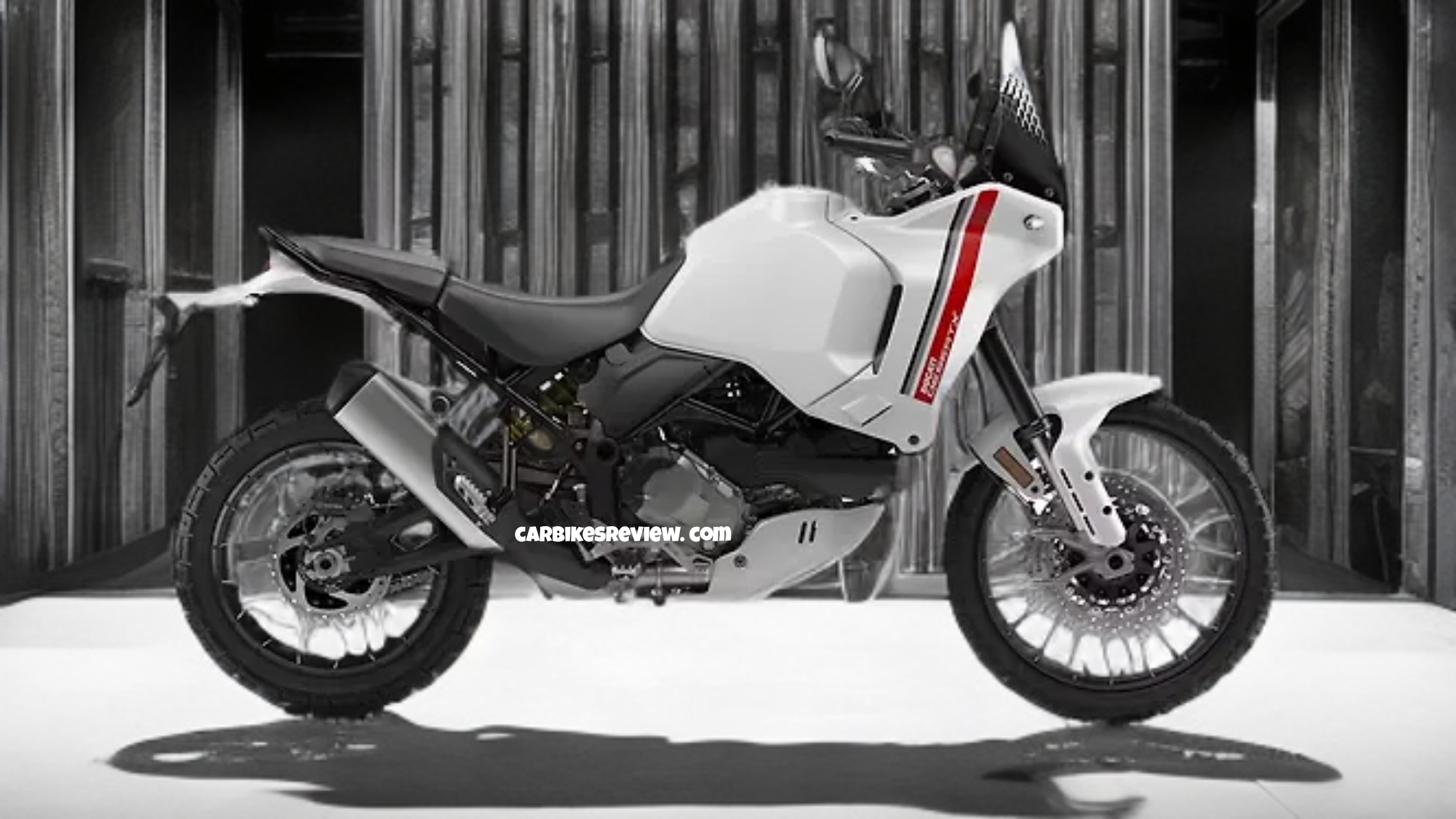 Ducati DesertX बाइक नहीं तूफान है मिनट में लंबी दूरी तय