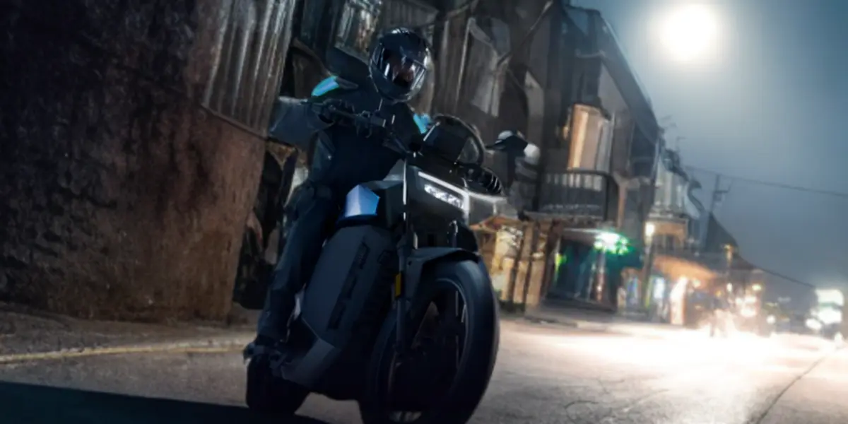 OLA Roadster X Plus: भारत की नई हाई-टेक इलेक्ट्रिक मोटरसाइकिल