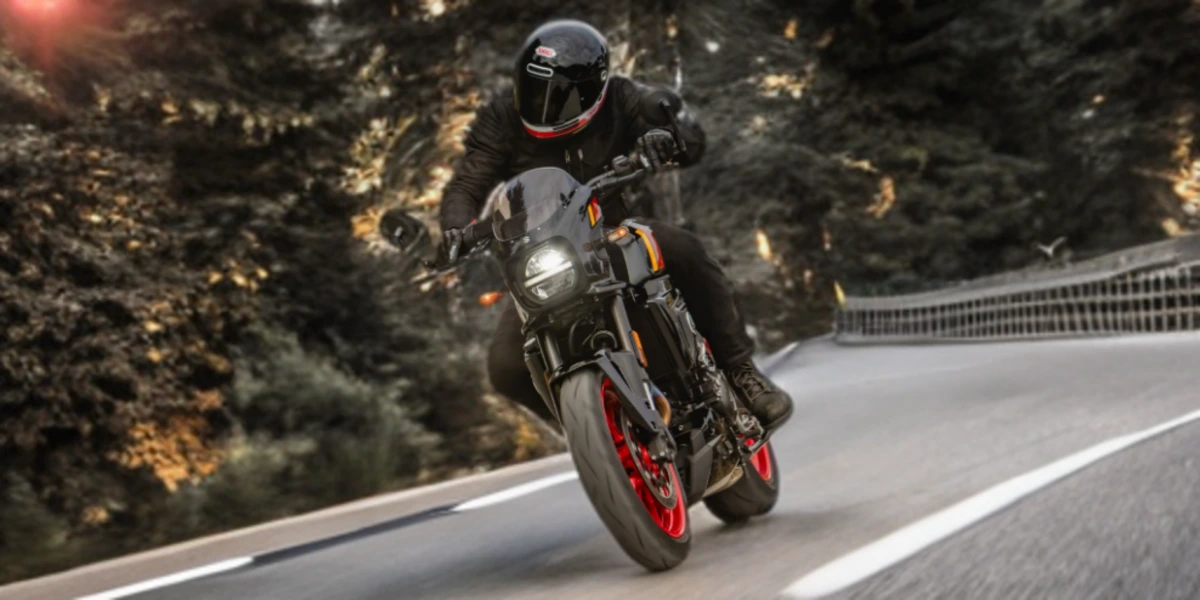 Suzuki GSX-8T and GSX-8TT: जापान मोबिलिटी शो 2025 में दिखीं Suzuki की नई मिड-वेइट बाइक्स